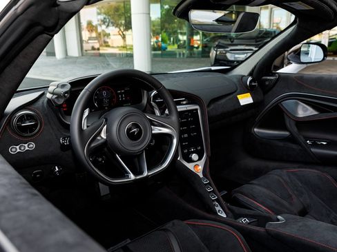 Used 2026 McLaren 750S Spider RWD image 37