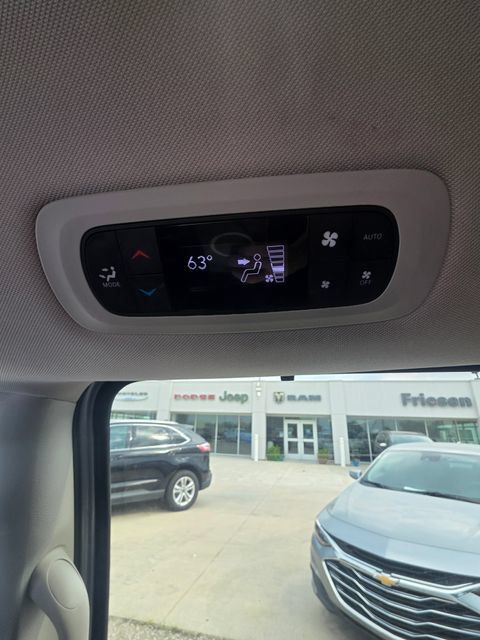 Used 2024 Chrysler Pacifica Touring-L FWD image 15