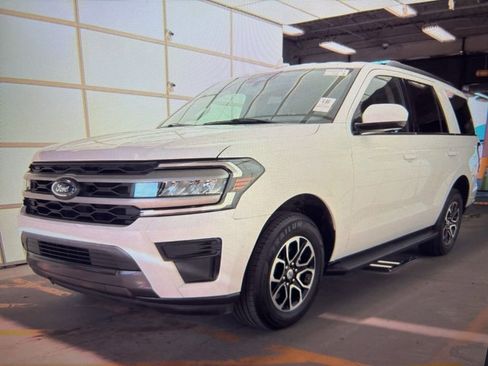 Used 2024 Ford Expedition XLT image 1