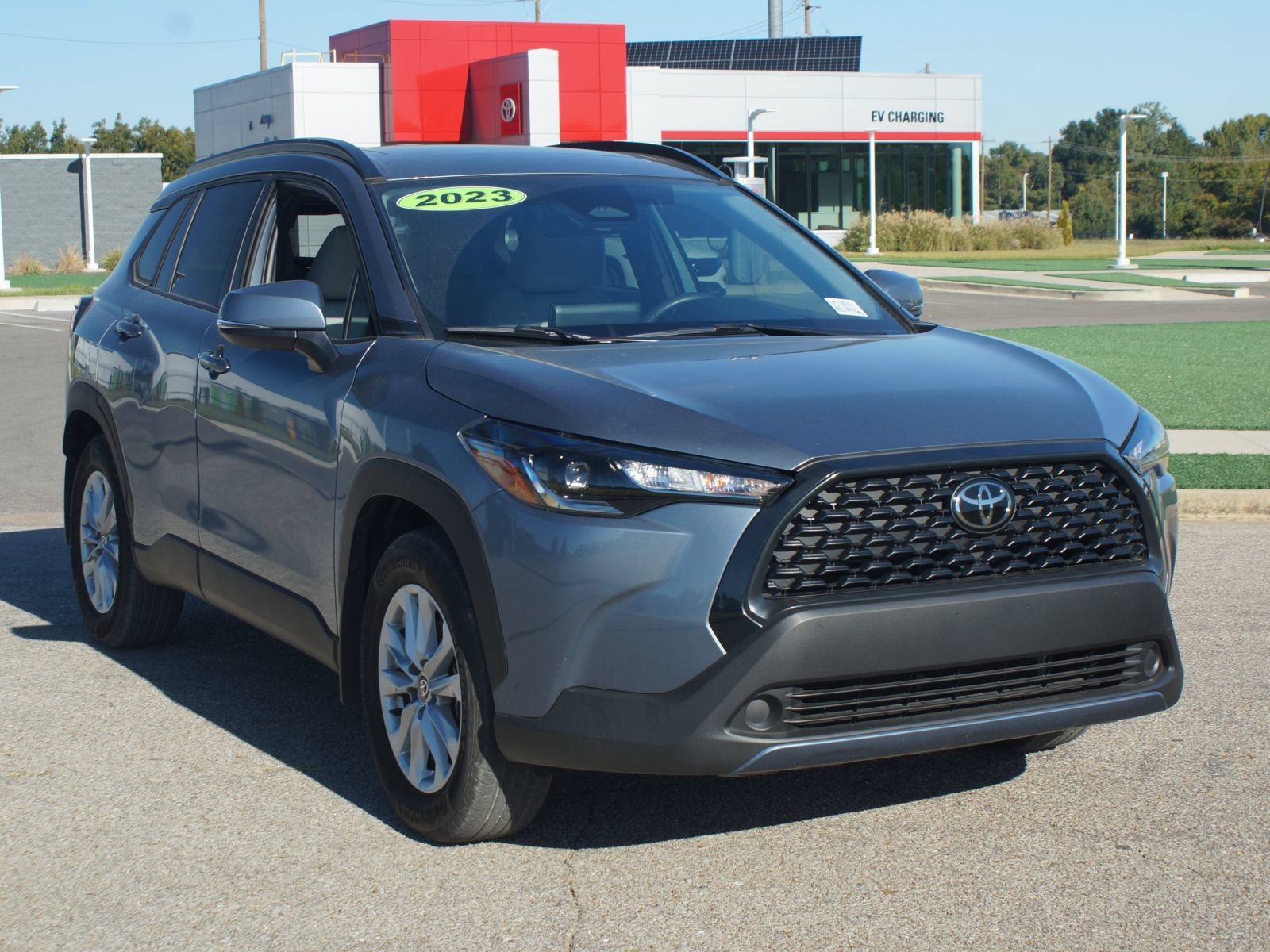 Used 2023 Toyota Corolla Cross LE w/ Moonroof Package AWD/4WD image 2