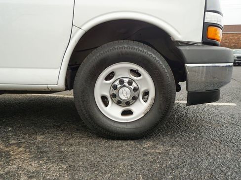 Used 2020 Chevrolet Express 3500 LT w/ LT Preferred Equipment Group image 3