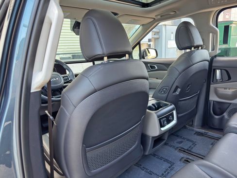 Used 2025 Kia Carnival SX FWD image 44