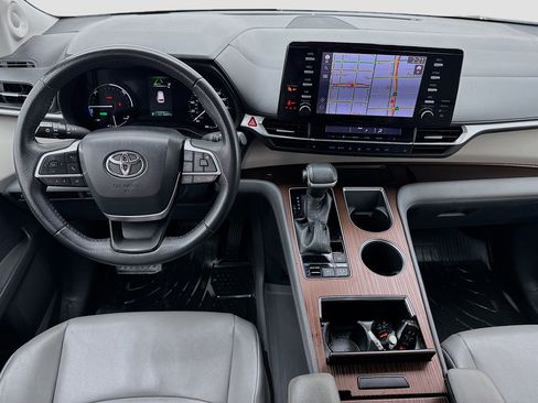 Used 2022 Toyota Sienna XLE w/ XLE Plus Package image 15