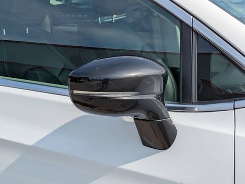 Used 2024 Chrysler Pacifica Limited FWD image 12