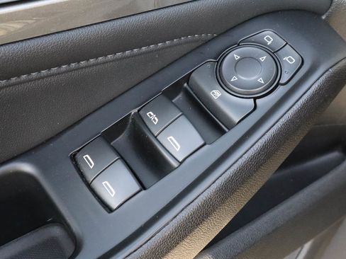 Used 2023 Chevrolet Traverse LT FWD image 14