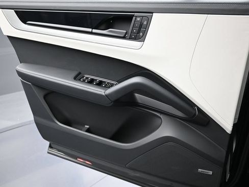 Certified 2026 Porsche Cayenne E-Hybrid Coupe AWD/4WD image 25