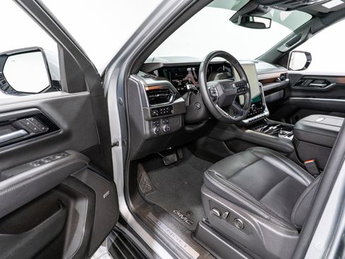 Used 2025 GMC Yukon Denali image 12