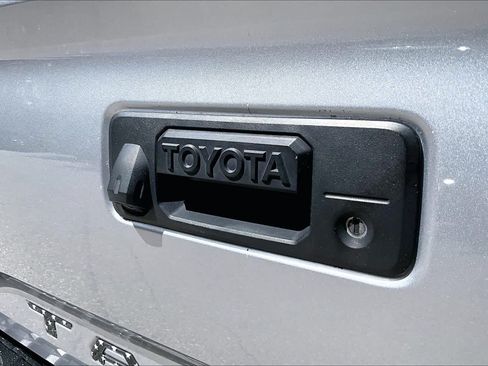 Used 2021 Toyota Tacoma SR5 RWD image 31