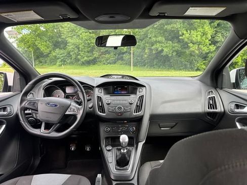 Used 2017 Ford Focus ST FWD image 12