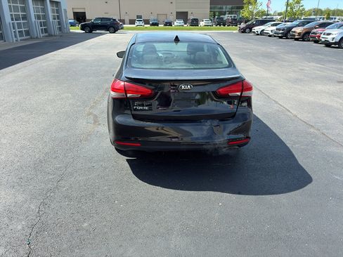 Used 2017 Kia Forte S FWD image 4