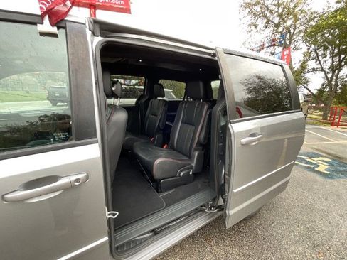 Used 2014 Dodge Grand Caravan R/T image 5