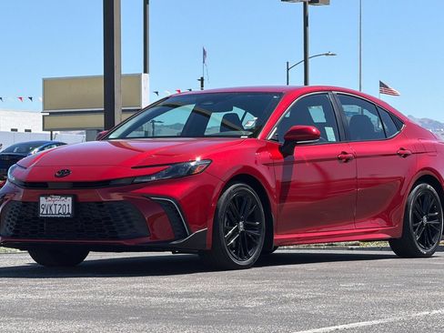 Used 2025 Toyota Camry SE FWD image 10