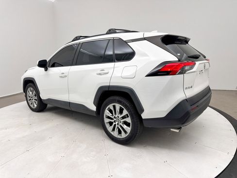 Used 2019 Toyota RAV4 XLE Premium image 2