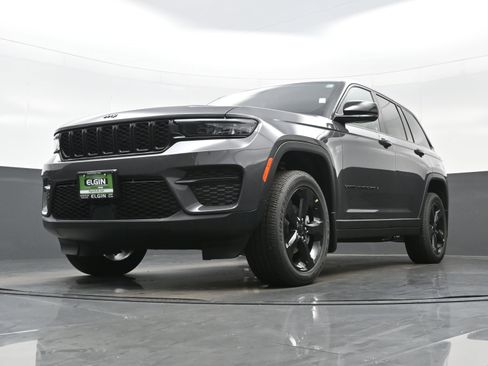 New 2025 Jeep Grand Cherokee Altitude AWD/4WD image 11