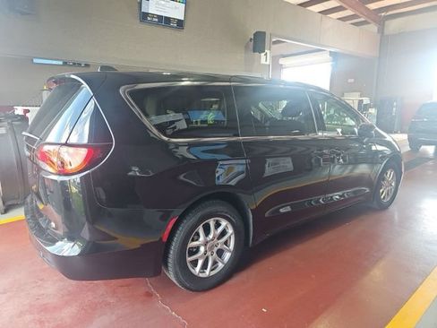 Used 2023 Chrysler Voyager LX FWD image 2