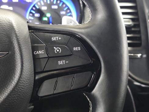 Used 2015 Chrysler 300 S image 30