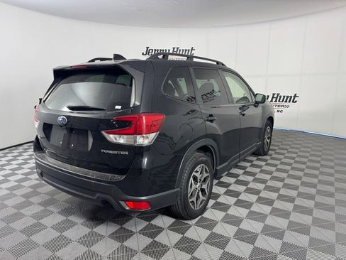 Used 2022 Subaru Forester Premium AWD/4WD image 5