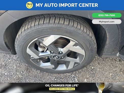 Used 2025 Hyundai Venue SEL FWD image 5