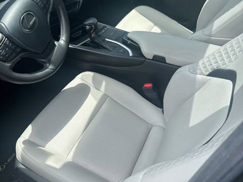 Used 2022 Lexus UX 200 w/ Premium Package FWD image 7