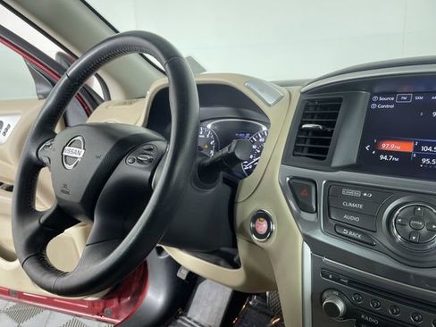 Used 2017 Nissan Pathfinder SL image 28