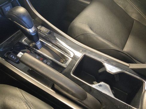 Used 2016 Honda Accord Touring image 26