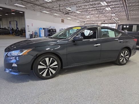 Used 2022 Nissan Altima 2.5 SV image 3