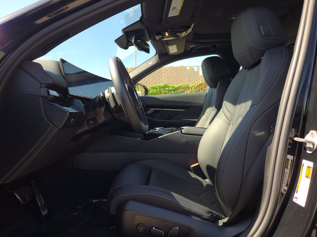 Used 2026 BMW 530i w/ M Sport Package RWD image 8