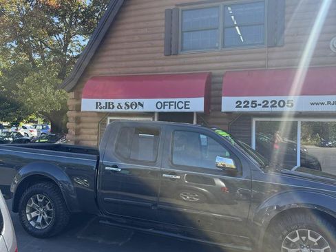 Used 2014 Nissan Frontier SL w/ SL Moonroof Package AWD/4WD image 2