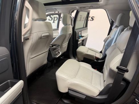 Used 2025 Ford Expedition Platinum w/ Driver's Package AWD/4WD image 22