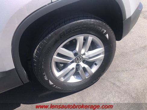 Used 2016 Volkswagen Tiguan S image 24
