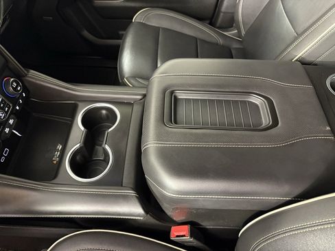 Used 2024 Chevrolet Suburban Premier image 33