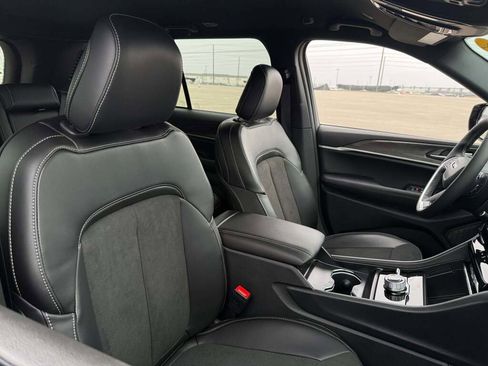 New 2026 Jeep Grand Cherokee Altitude image 20