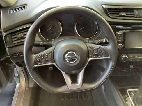 Used 2019 Nissan Rogue S image 8