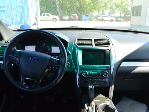 Used 2016 Ford Explorer XLT w/ Equipment Group 202A AWD/4WD image 12