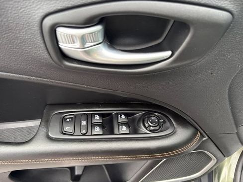 Used 2019 Jeep Compass Limited AWD/4WD image 18