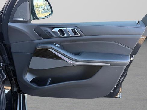 Used 2024 BMW X7 xDrive40i image 27