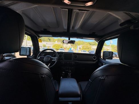 Used 2023 Jeep Wrangler Unlimited Sahara w/ Cold Weather Group AWD/4WD image 38