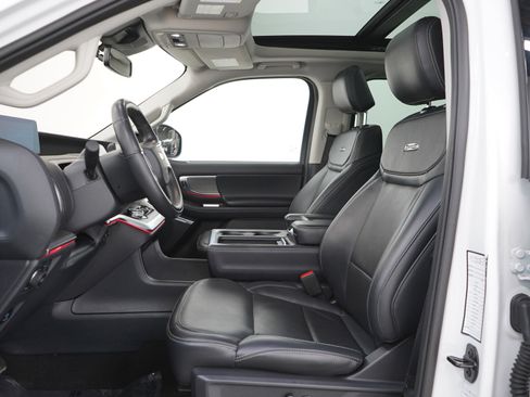 Used 2025 Ford Expedition Platinum AWD/4WD image 28