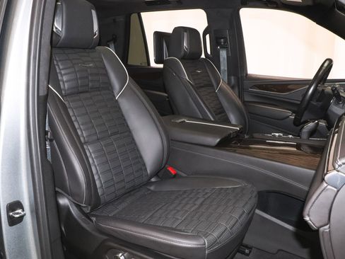 Used 2024 Cadillac Escalade Premium Luxury Platinum image 30