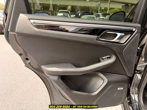Used 2020 Porsche Macan AWD/4WD image 26
