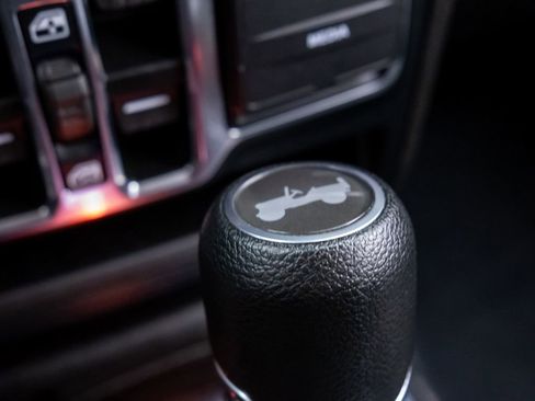 Used 2024 Jeep Wrangler Sahara image 27