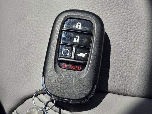Used 2025 Honda Pilot Touring image 34