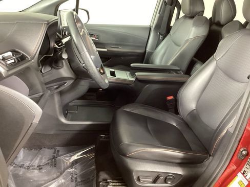 Used 2021 Toyota Sienna XSE FWD image 10