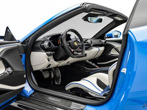 Used 2022 Ferrari 812 GTS RWD image 40