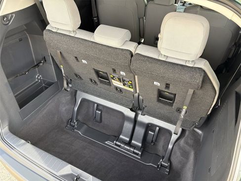Used 2025 Toyota Sienna LE image 30