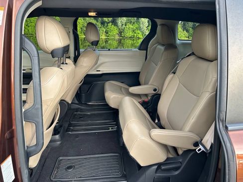 Used 2021 Toyota Sienna XLE FWD image 14