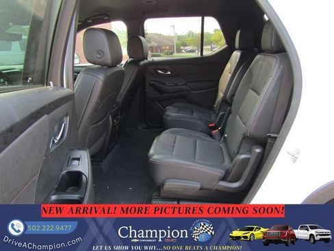 Used 2022 Chevrolet Traverse RS FWD image 7