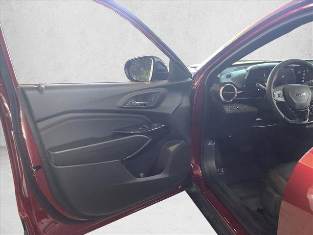 Used 2025 Chevrolet Trax RS w/ Driver Confidence Package FWD image 15