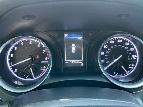 Used 2020 Toyota Camry SE FWD image 10