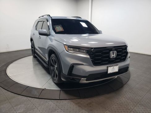Certified 2023 Honda Pilot Elite image 2
